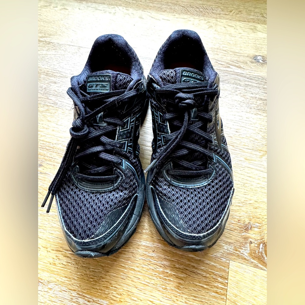 Brooks Running Shoe (women’s 10)